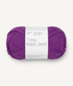 Sandnes Garn Tynn Peer Gynt in der Farbe 5045 plum, ideal zum Stricken und Häkeln.