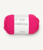 Sandnes Garn Merinoull in Hot Pink, perfekt für Stricken und Häkeln.
