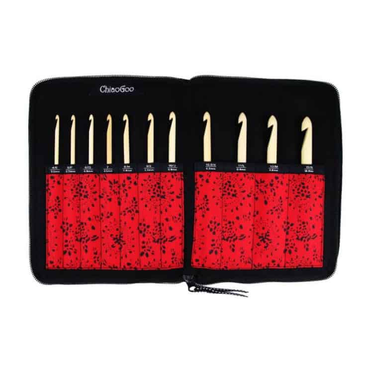 ChiaoGoo Nadelset auswechselbare Häkelnadeln SPIN Bamboo 3,50-10,00 mm 14,5 cm ChiaoGoo Nadelset auswechselbare Häkelnadeln SPIN Bamboo mit 3,50-10,00 mm, in schwarzer Tasche.