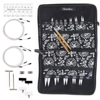 ChiaoGoo Nadelset mit auswechselbaren Bamboo-Spitzen in schwarzer Tasche.