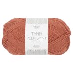 Sandnes Garn Tynn Peer Gynt in Light Copper Brown, perfekt für Stricken und Häkeln.