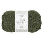 Sandnes Garn Tynn Peer Gynt in grün, perfekt für Strick- und Häkelprojekte.