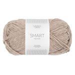 Sandnes Garn Smart Wolle in beige mottled, ideal zum Stricken und Häkeln.