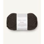 Sandnes Garn Peer Gynt by PetiteKnit in coffee melange, ideal zum Stricken und Häkeln.