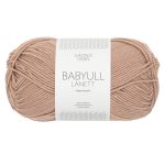 Sandnes Garn Babyull Lanett Garn in Light Acorn Farbe für Stricken und Häkeln.