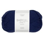 Sandnes Garn Babyull Lanett in Navy, ideal für Strick- und Häkelprojekte.