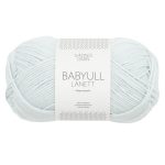 Sandnes Garn Babyull Lanett in der Farbe Arctic Ice, weiches Babygarn für Strickprojekte.
