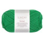Sandnes Garn Sunday von PetiteKnit in Jelly Bean Green, perfekt für Strick- und Häkelprojekte.