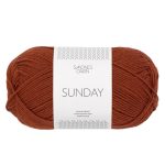 Sandnes Garn Sunday Wolle in Rustrot, perfekt für Strick- und Häkelprojekte.