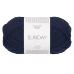 Sandnes Garn Sunday Garn in Dunkelblau, perfekt für Strick- und Häkelprojekte.