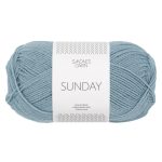 Sandnes Garn Sunday in Eisblau, perfekt für Strick- und Häkelprojekte.