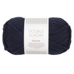 Sandnes Garn Double Sunday by PetiteKnit in Nachtblau, perfekt für Strick- und Häkelprojekte.