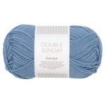 Sandnes Garn Double Sunday by PetiteKnit in Baby Blue Eyes, perfekt für Strick- und Häkelprojekte.