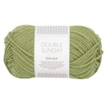 Sandnes Garn Double Sunday by PetiteKnit in grünem Farbton, perfekt für Strick- und Häkelprojekte.