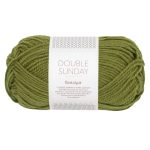 Sandnes Garn Double Sunday von PetiteKnit in Matcha, perfekt für Strick- und Häkelprojekte.