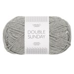 Sandnes Garn Double Sunday in Grau, ideal zum Stricken und Häkeln.