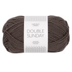 Sandnes Garn Double Sunday in Dunkelbraun, ideal zum Stricken und Häkeln.
