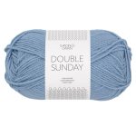 Sandnes Garn Double Sunday in Hydrangea-Farbe, perfekt für Strick- und Häkelprojekte.