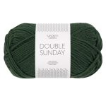 Sandnes Garn Double Sunday in col. 8082 forest green für Strick- und Häkelprojekte.