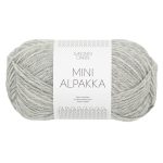 Sandnes Garn Mini Alpakka in Hellgrau meliert, ideal zum Stricken und Häkeln.