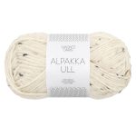 Sandnes Garn Alpakka Ull – weiche, cremefarbene Wolle mit schwarzen Flecken für Strick- und Häkelprojekte.