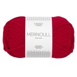 Sandnes Garn Merinoull in leuchtendem Rot, perfekt zum Stricken und Häkeln.