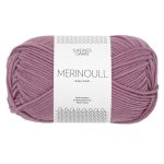 Sandnes Garn Merinoull in Heatherfarbe, perfekt für Strick- und Häkelprojekte.