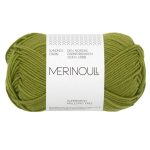 Sandnes Garn Merinoull in der Farbe Matcha, ideal zum Stricken und Häkeln.