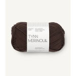 Sandnes Garn Tynn Merinoull in dunklem Braun, ideal zum Stricken und Häkeln.