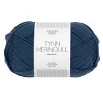 Sandnes Garn Tynn Merinoull in Dunkelblau, ideal zum Stricken und Häkeln.