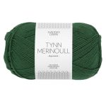 Sandnes Garn Tynn Merinoull in col. 8072 forest, perfekt für Stricken und Häkeln.
