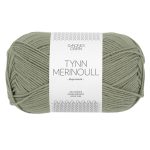 Sandnes Garn Tynn Merinoull in dusty light green, ideal für Strick- und Häkelprojekte.