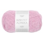 Sandnes Garn Borstet Alpakka in Pink Lilac, ideal für Strick- und Häkelprojekte.