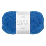 Sandnes Garn Borstet Alpakka in Jolly Blue für Stricken und Häkeln.