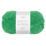 Sandnes Garn Borstet Alpakka in Jelly Bean Green, ideal zum Stricken und Häkeln.