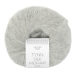 Sandnes Garn Tynn Silk Mohair in hellem Grau Melange, feines Garn für Strick- und Häkelprojekte.
