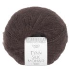 Sandnes Garn Tynn Silk Mohair in dunklem Schokoladenbraun.