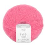 Sandnes Garn Tynn Silk Mohair in Bubblegum Pink, Nahaufnahme des Garnballs.