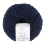 Sandnes Garn Tynn Silk Mohair in tiefem Navy, weiches Garn für Strick- und Häkelprojekte.