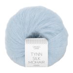 Sandnes Garn Tynn Silk Mohair in hellem Blau, perfekt für feine Strickprojekte.