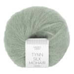 Sandnes Garn Tynn Silk Mohair in dusty light green, feines Garn für Strick- und Häkelprojekte.