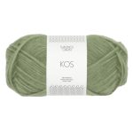 Sandnes Garn Kos Wolle in dunklem Powder Green, ideal zum Stricken und Häkeln.