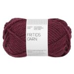 Sandnes Garn Fritidsgarn in tiefem Burgund, ideal für Strick- und Häkelprojekte.
