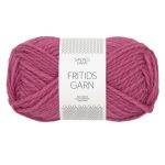 Sandnes Garn Fritidsgarn in der Farbe Plum, ideal zum Stricken und Häkeln.