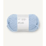 Sandnes Garn Atlas Wolle in Hellblau, perfekt für Stricken und Häkeln.