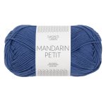 Sandnes Garn Mandarin Petit in Medium Blue, ideal für Strick- und Häkelprojekte.