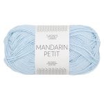 Sandnes Garn Mandarin Petit in Hellblau, ideal zum Stricken und Häkeln.
