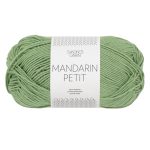 Sandnes Garn Mandarin Petit in Naturgrün, ideal für Strick- und Häkelprojekte.