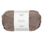 Sandnes Garn Duo Wolle in medium braun meliert, ideal zum Stricken und Häkeln.