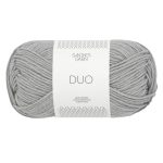 Sandnes Garn Duo in Hellgrau, perfekt zum Stricken und Häkeln.